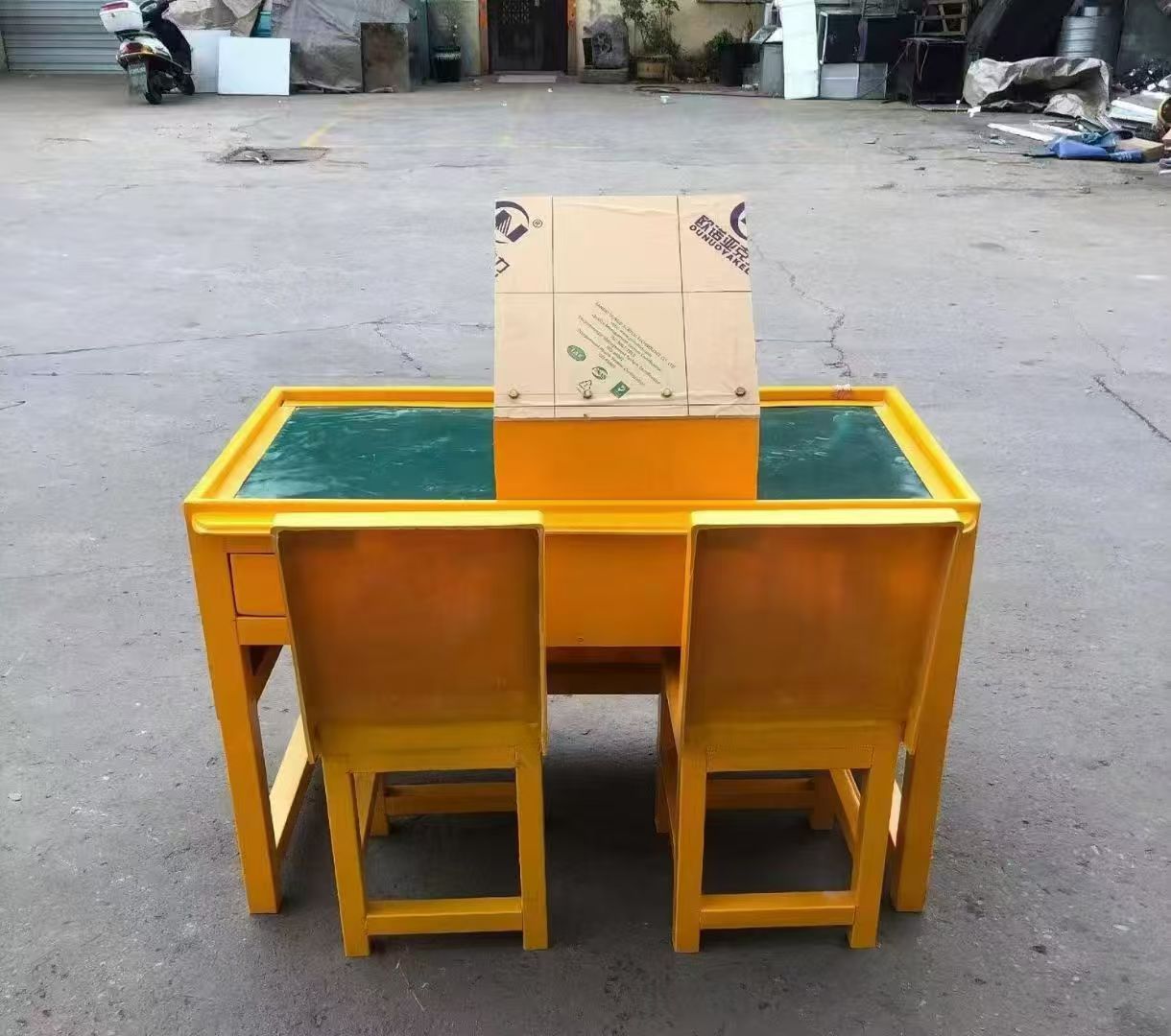 达坂城防静电导通桌井下煤矿火工品发放桌：危险品流转的安全守护者